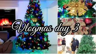 VLOGMAS DAY 3 | SETTING UP AND DECORATING THE CHRISTMAS TREE | LISA CONRADS