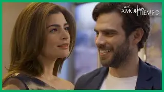 Carolina impacta a Sebastián con su belleza | Mi amor sin tiempo 4/4 | Capítulo 21