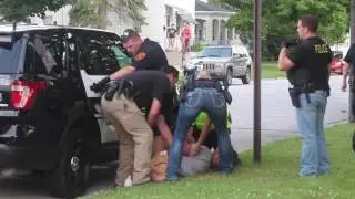 suspect resists arrest at warrant