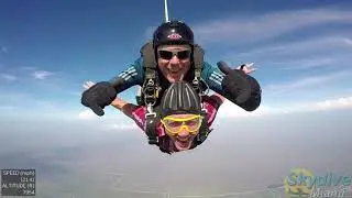 Adrian's magnificent skydive at Skydive Miami (08-11-2018)
