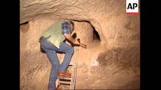 ISRAEL: ARCHAEOLOGISTS DISCOVER TOMB IN JUDEAN FOOTHILLS