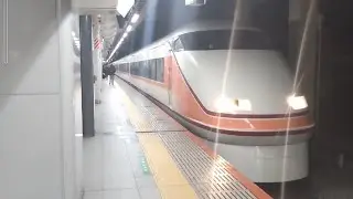 【特急スペーシア日光4号運転に伴う返却回送】東武100系108編成が力強い警笛を鳴らして新宿駅6番線を発車！2025.12.30