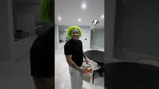 6ix9ine кормит свою собаку золотой табличкой Trippie Redd POLES1469