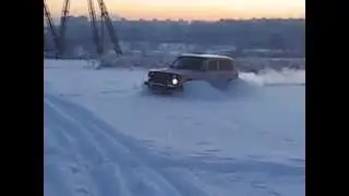Самое прикольное....Нива 4х4 по полю.
