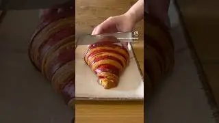 LOOK INSIDE 😍💋 #croissant #cafevibes