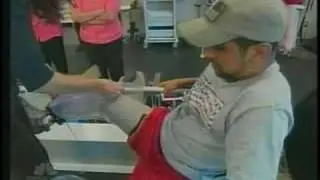 Friend helps soldier