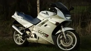 HONDA VFR 750  0-200  12,5 sec