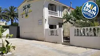 A H Rentals Villa Carolina | Les Cases d'Alcanar, Spain | Hotel Review 🛏️