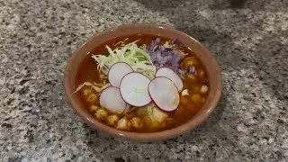 Pozole rojo de pollo 