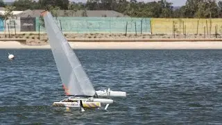 Foiling trimaran - una-rig experiments