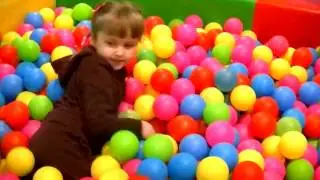 Детский развлекательный центр. Шарики, батут, горки. Indoor Playground Family Fun Play Area for kids