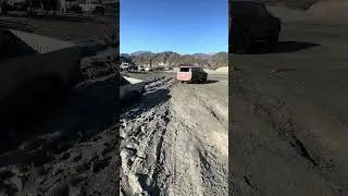 4Runner sacando una Tacoma #azusacanyon #offroad #riveroffroading