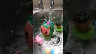 ASMR! LET'S PLAY COCOMELON BATH SPRAY! #asmr #new #amazing #cocomelon #toys #short #viral