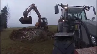 Chargement de cailloux. Jta foncine le haut