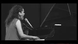 Sarah Ferri - Displeasure - Live at Dranouterfestival 2017