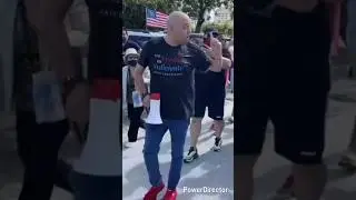 &iexcl;Comunista agredido por el exili&oacute; cubano en Miami!🇨🇺🇺🇸