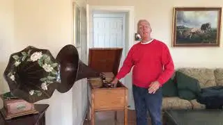 533.  Playing Ada Jones & Will Robbins, Columbia Record, on the Victor XX-V Schoolhouse phonograph