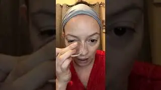 Belleza Con La Mona Amaya - Silicone Sponge/Applicator - Applying Concealer