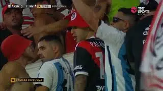 EXEQUIEL PALACIOS alentando a River con LBDT