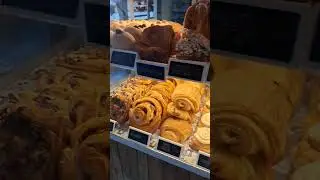 We came to Olde Beach Bakery in Waikanae on an early Saturday morning shortly after opening to get s