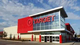 Компания Target открывает новые крупные магазины и увольняет сотрудников.