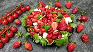 Frischer Sommersalat mit Mozzarella & Erdbeeren | Летний салат с клубникой и моцареллой