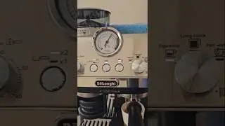 Perfect shot on De'Longhi La Specialista Arte ☕💐 Smooth crema, bold flavor❤️&zwj;🔥 #coffee #satisfying