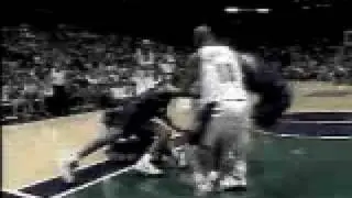 Pat Garrity scores 32 points