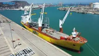 BigLift Shipping's mv Happy Diamond loading  a PBB in Barcelona