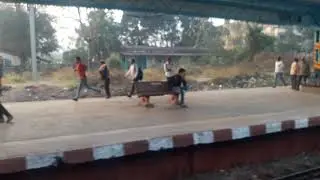 Khadavli railway station