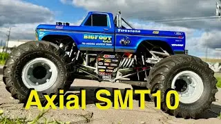 1/10 Axial SMT10 Bigfoot RC car