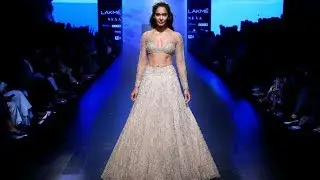 Lisa Haydon Walks For Shriya Som | Spring/Summer 2019 | Lakme Fashion Week