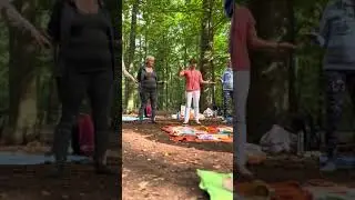 Yoga im Wald mit Olga und Natalie