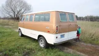 1972 Ford E200 Chateau Club Wagon walk-around