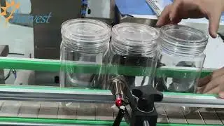 Machine rotative &agrave; double t&ecirc;te pour le capsulage de bo&icirc;tes en plastique : haute vitesse et pr&eacute;cision