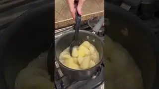 Buttered Potatoes RECIPE on dinnerin321.com #easyrecipe #delicious #recipe #yummy #dinner #potato
