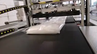 Automatic Flow Wrapper for Dressing Gowns and Medical Clothing