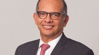 Quiere que Perú vaya a la guerra con Hospitales, Colegios, etc
