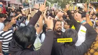 Shahrukh Khan Pathaan Fans Very Much Excited Dhol Tasha Dancing Enjoy  Gaiety galaxy