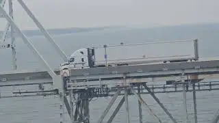 Truck bridge roller