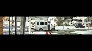 Bus running stop sign in Momence 2/1/26 10:46am. Show bus??