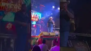 Los hunters - Eres toda una mujer (live en el corral western club)