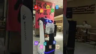 Robots mesereando#robot  #waiter #technology