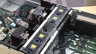 Lenovo ThinkSystem SR670 V2 installing a fan