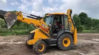 JCB 3CX excavator / bager at work 2
