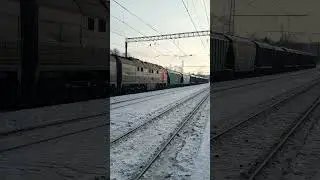 2ТЭ116УД-0061 с небольшим грузовым поездом следует мимо ст. Которосль