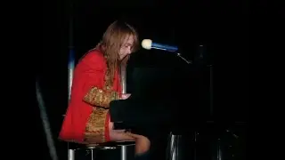 Axl Rose (Guns N' Roses) Playing the Piano (Live in Tokyo, 1992)
