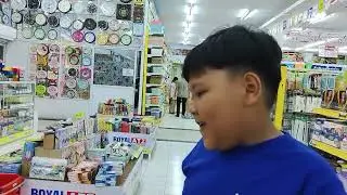 Terlalu banyak macam dan pilihan di Royal ATK Mall Dinoyo City - Zhafran bingung 😂