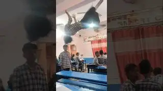 School girls reaction 👧😍#stunt #publicreaction #trendingsong #sadsong #youtubeshorts