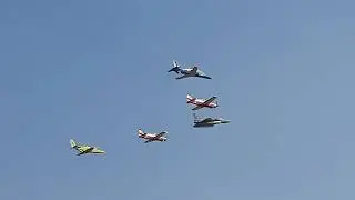 LCA tejas leading the AATMANIRBHAR formation| Hawk| HTT-40| AEROINDIA 2021